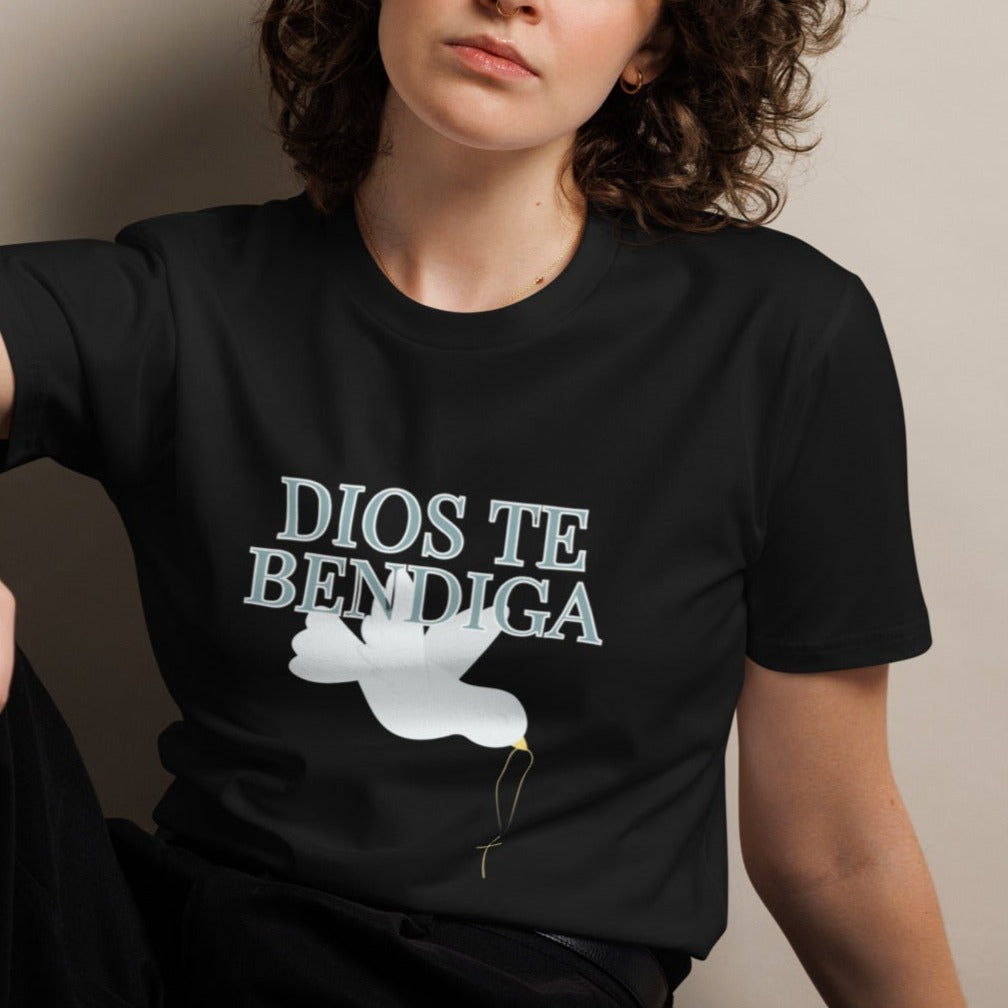 Esi Unisex Classic T-shirt.   "DIOS TE BENDIGA" or "GOD BLESS YOU"  IN SPANISH.  Choose from 2 colors.